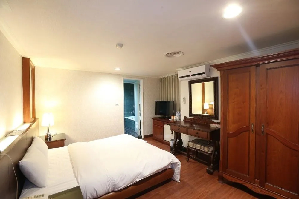 Camp David Hotel