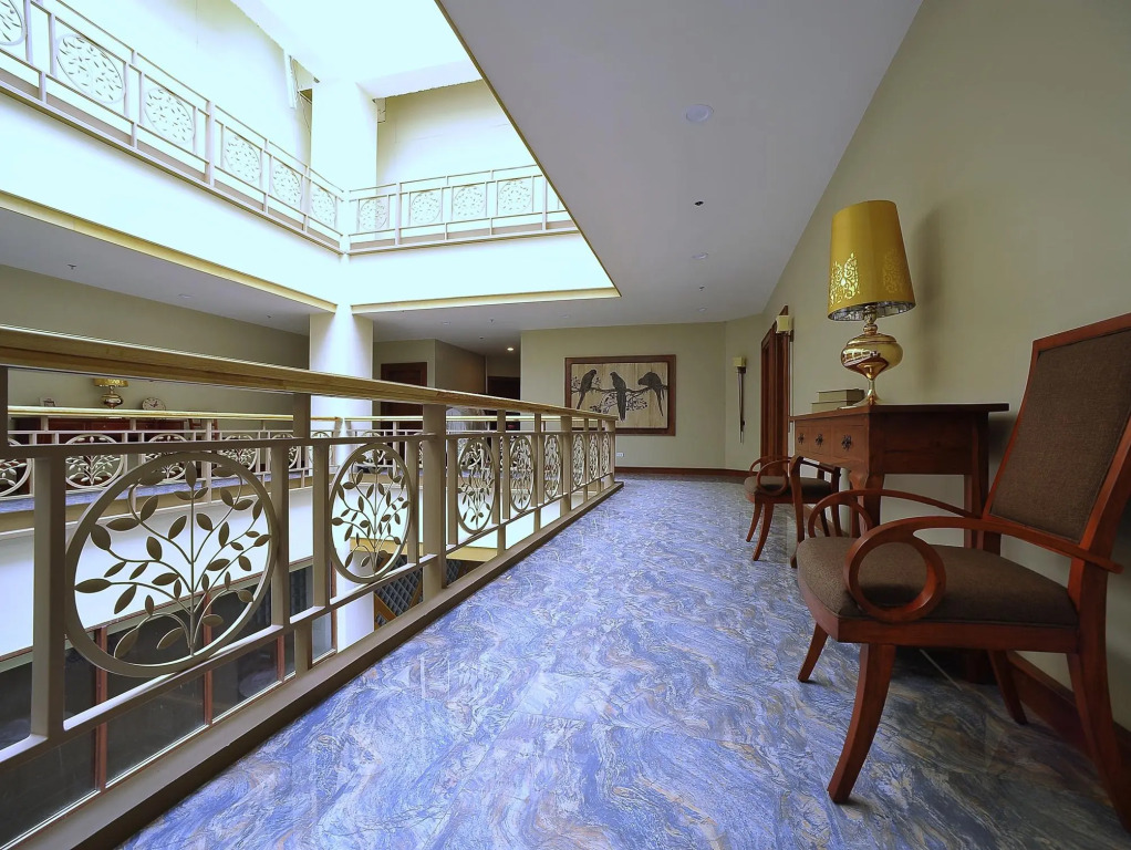Paragon Hotel and Suites