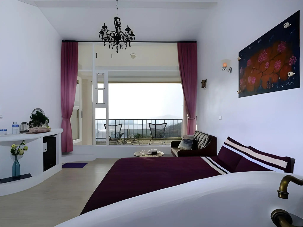 Sunny Room