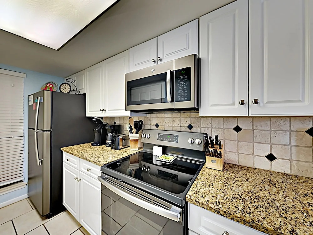 East Beach Condo #1C - 2 Br condo by RedAwning