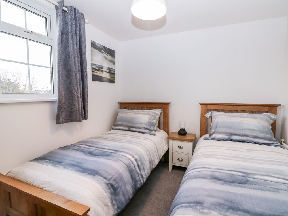 2 Seaview Cottages