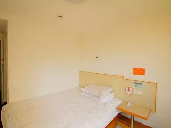 Pengyi Hotel (Shanghai No.9 People's Hospital Xizang South Road Subway Station)