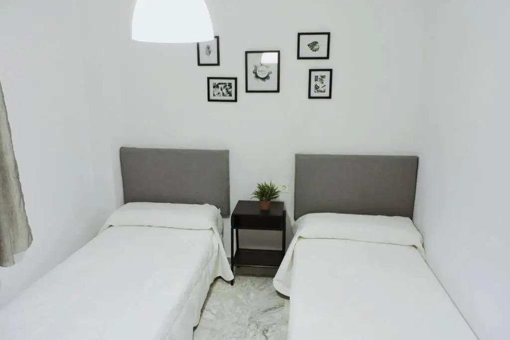 Cozy 2 bedroom apartment. Parking included.