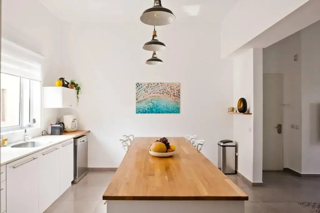 Beautifully Renovated 2BR with Balcony Beachfront*