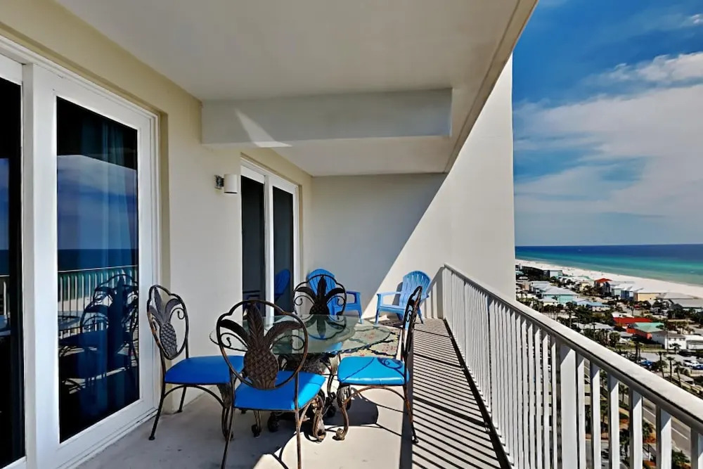 Laketown Wharf #1523