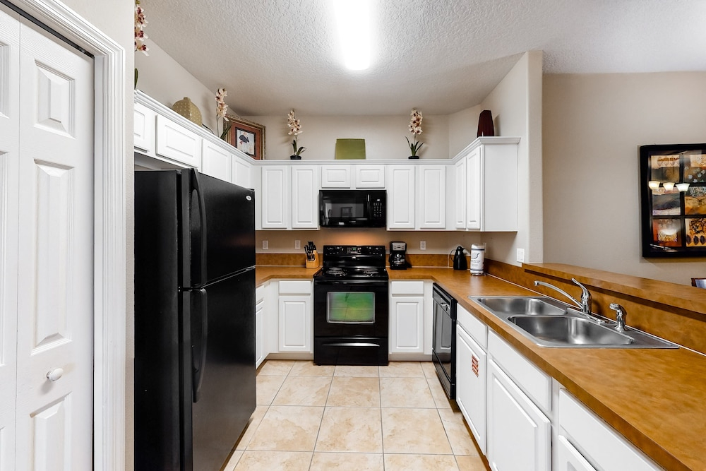 Family Home W/shared Pool,wifi,ac,lake Views - Close to Walt Disney World Resort