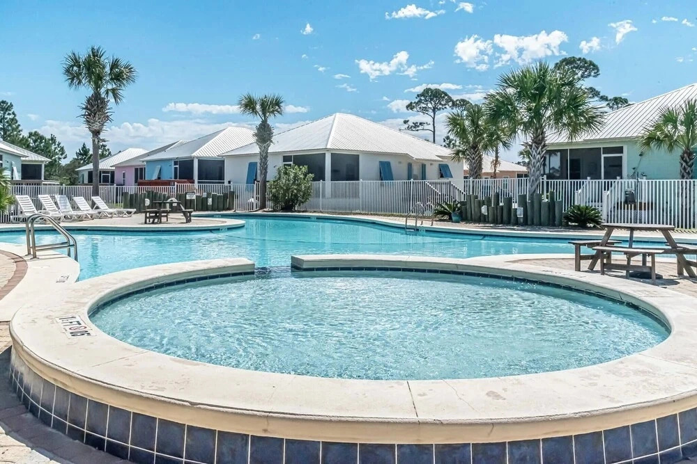 5004 Gulf Shores Family Friendly 2 Pools Beach