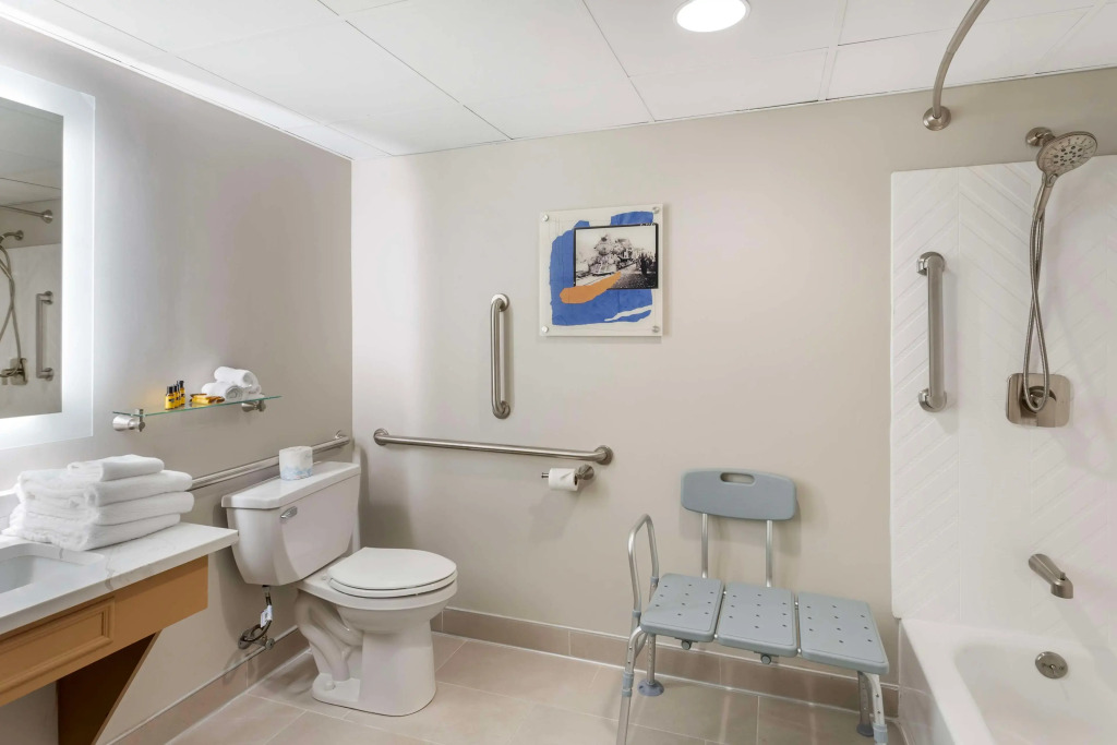 Best Western Plus Heritage Rail-South York/I-83
