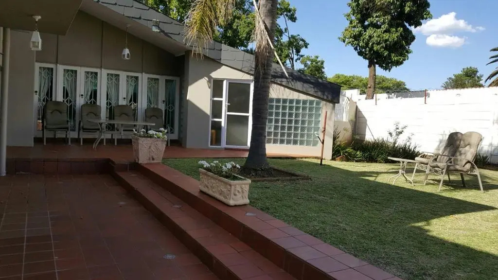 Zinzanathi Guest house