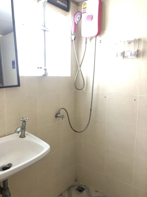 B168 Bed And More Hostel