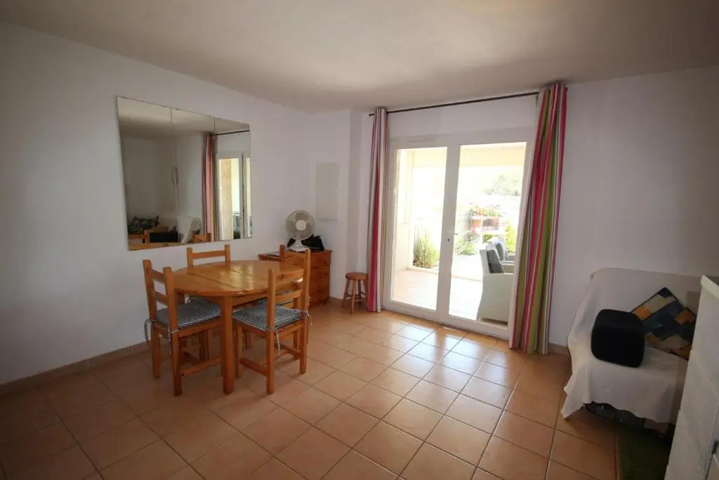 Belle villa 2 chambres terrasse vue réserve naturelle dans résidence sécurisée avec piscine commune 800m de la mer LRCS50