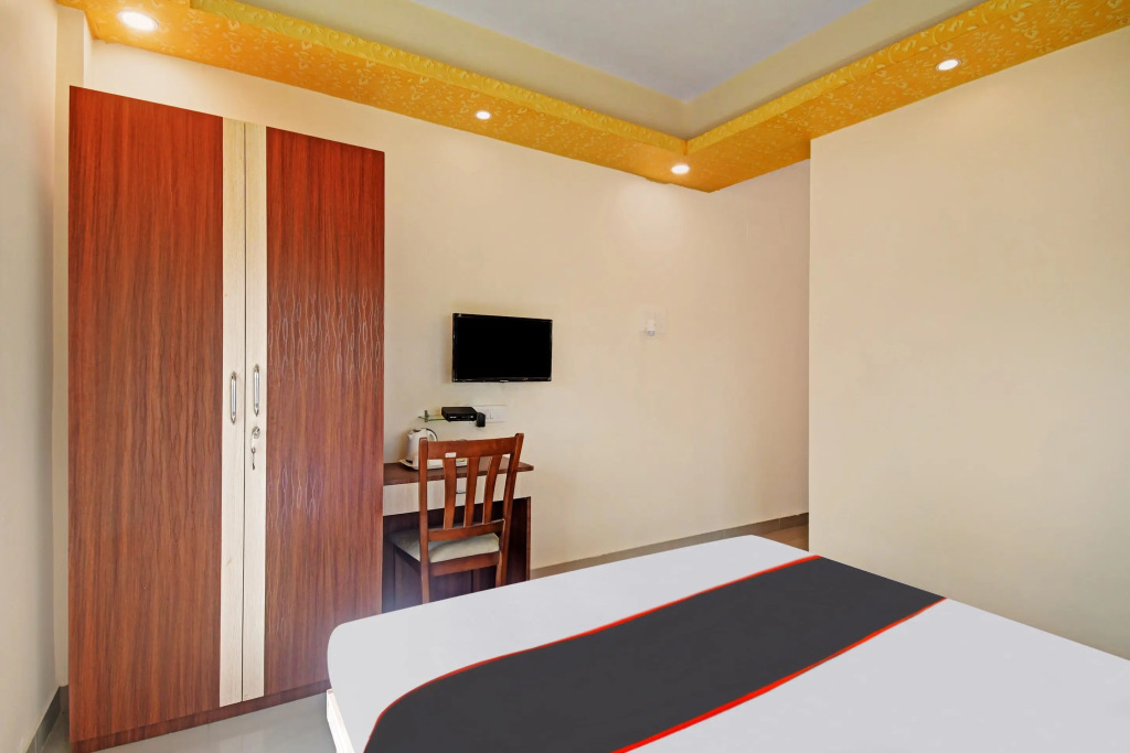 Fabhotel Comfort N Cozy
