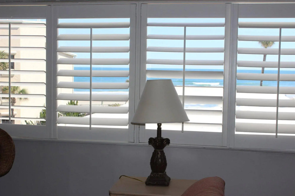 Shoreline Suites & Cabana Cottages - Beachfront