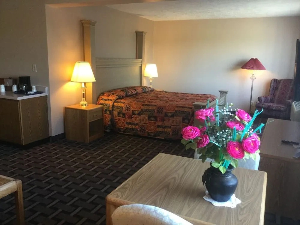 Sky Lodge Inn & Suites - Delavan