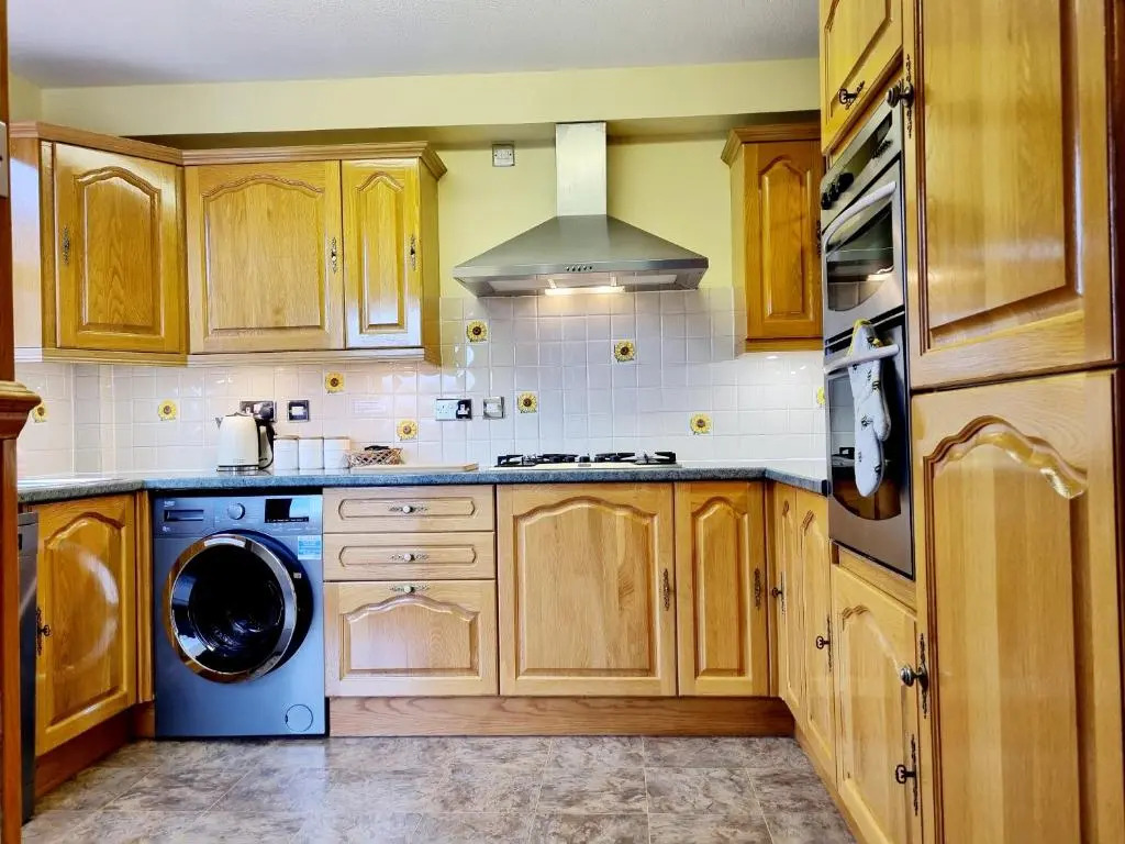 Inverness City 3 bedroom house free parking