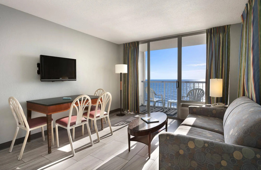 Crown Reef Resort