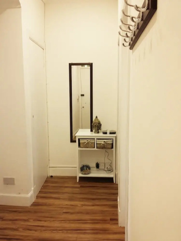 2 Bedroom Character Apartment Finnieston