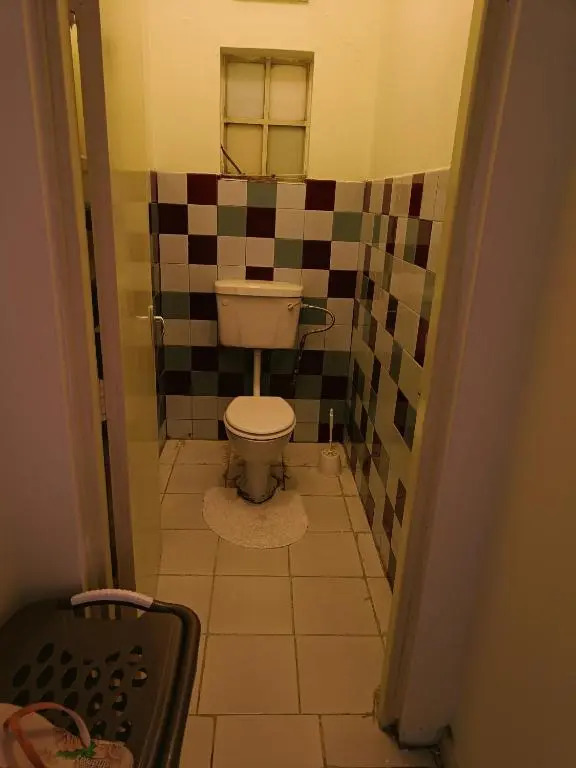 Harry's BnB 1 Bedroom Guesthouse
