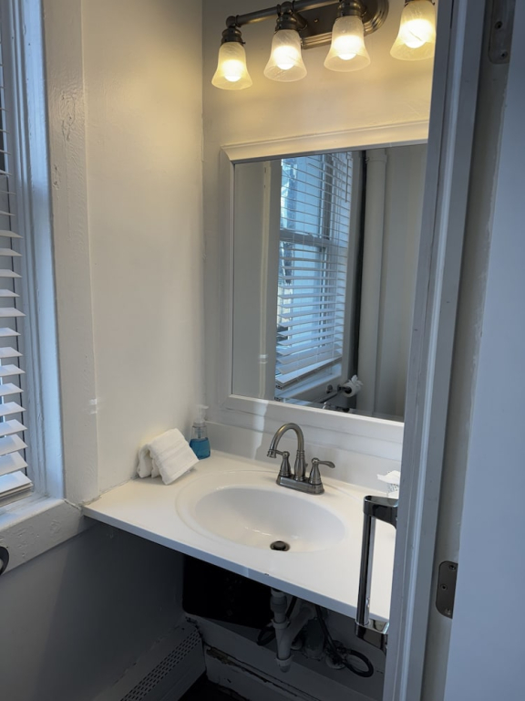 Albany Value Stay Near Universities, Hospitals 4 Bedroom Home