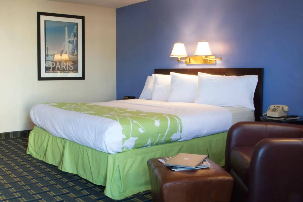 UNCOMMONER HOTEL by Reverie Boutique Collection