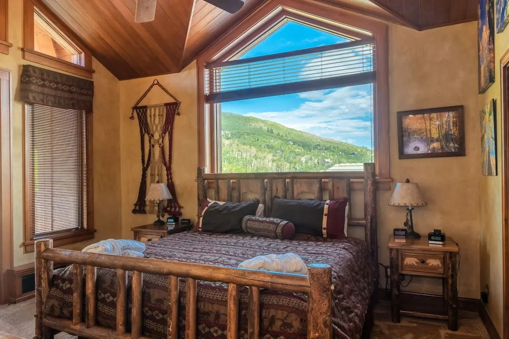 3bd + Loft With Ski In/out Access And Panoramic Views! 3 Bedroom Condo by RedAwning