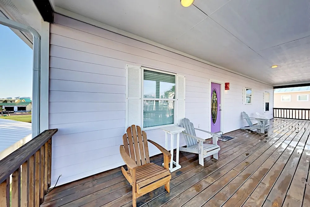 Beachy Keen 5 Bedrooms 4 Bathrooms Home