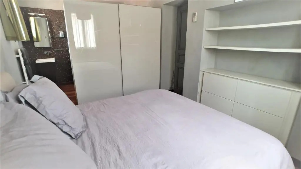 Appart'hôtel Luxe Vieil Antibes 75 m2 avec Parking plages à pieds