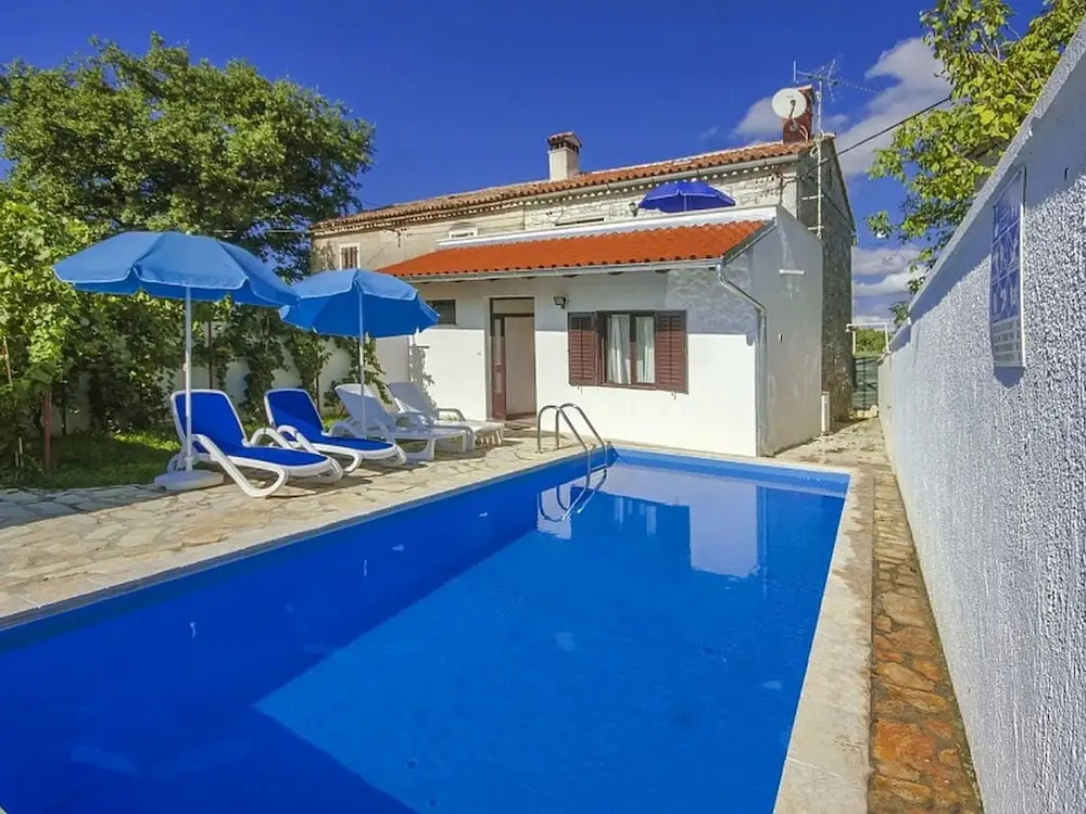 Rustic Villa in Žbandaj With Private Swimming Pool