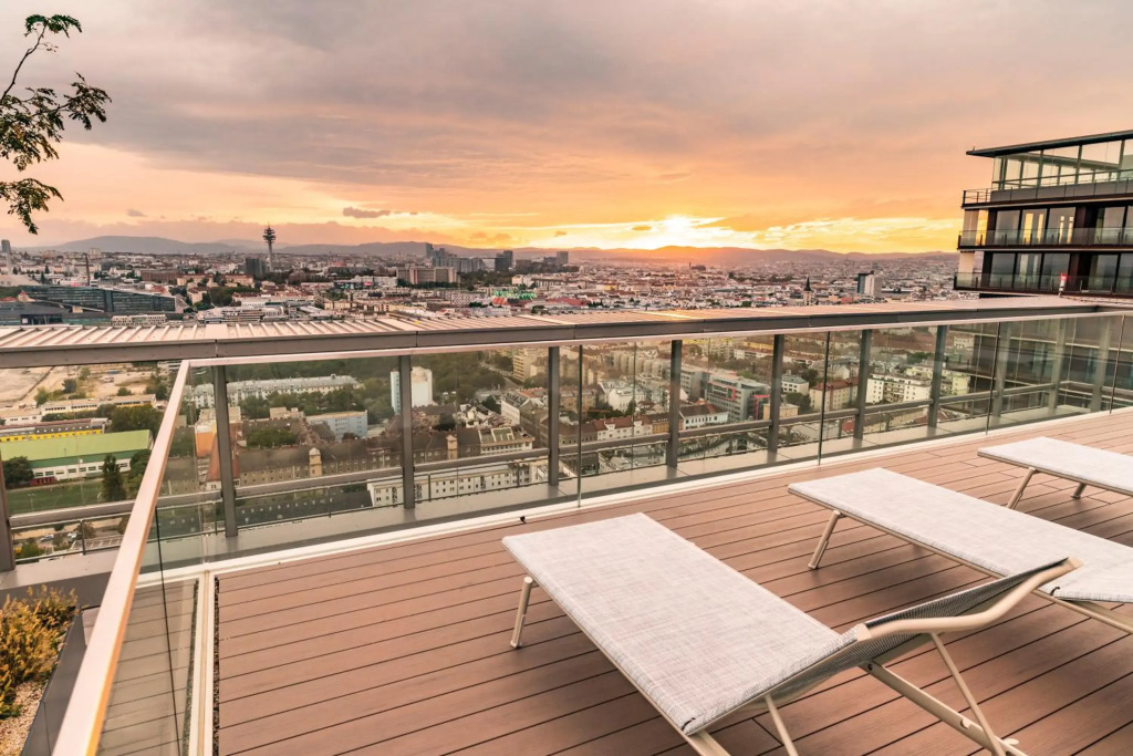 Triiiple Tower Dream Apartments with Rooftop-Summer-Pool by ichbucheAT