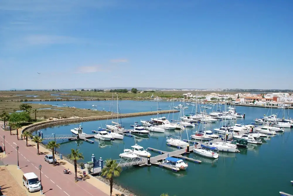 Apartment Near Shops and Sea