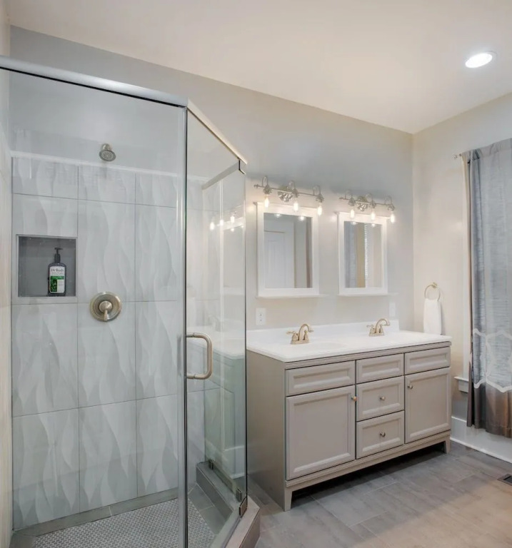 Huge 5 bedroom 5 bath Home in Savannah