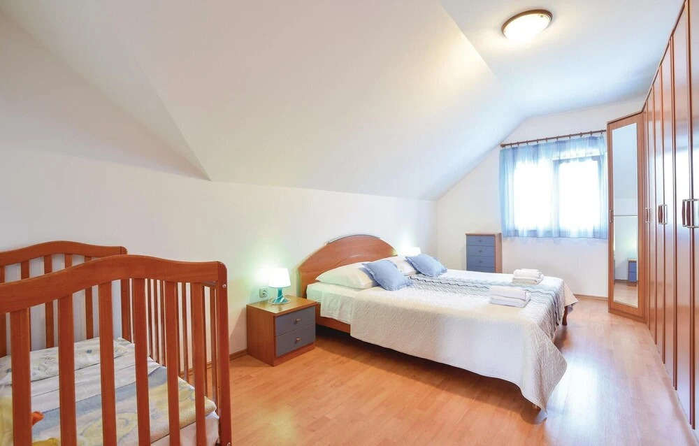 Stunning Home in Dugopolje With Wifi and 4 Bedrooms