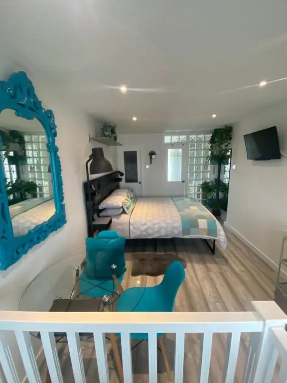 Studio Tavros (Adults Only)