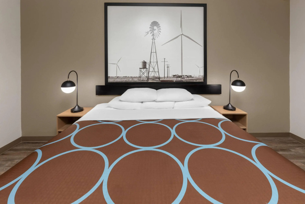 Super 8 by Wyndham San Antonio/Alamodome Area