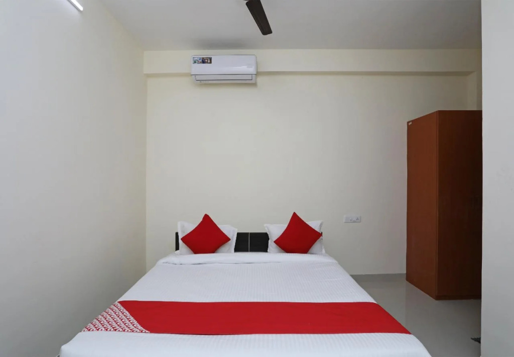 Oyo 15204 Sai Corporate Inn