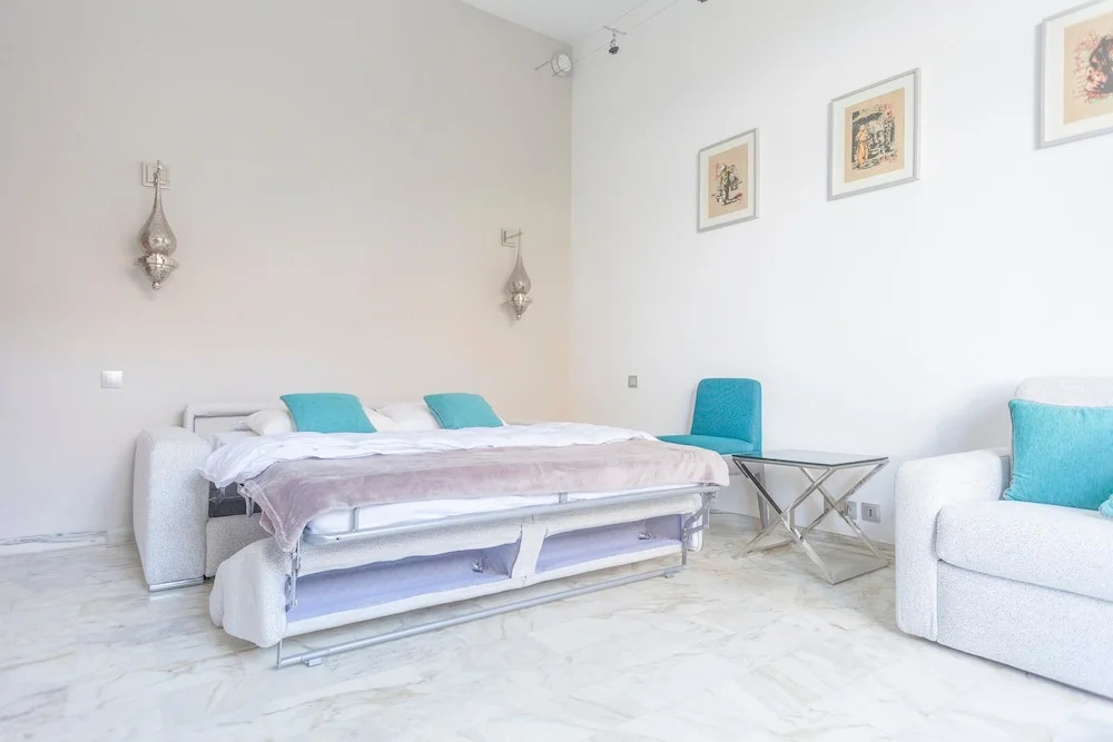 Palais Mire Juan Studio
