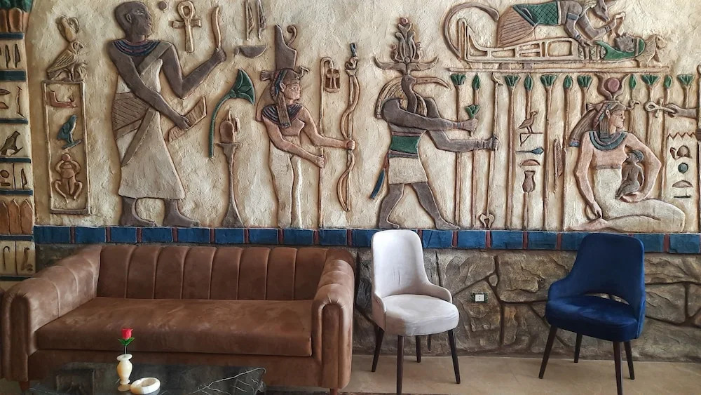 Cheristo pyramids view inn
