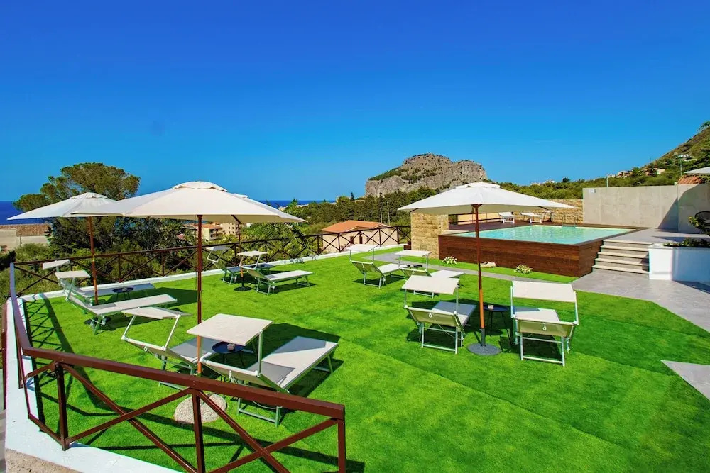 Pater Meus Suites - Sea View, Pool & Parking