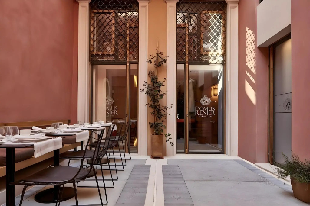 Domus Renier Boutique Hotel