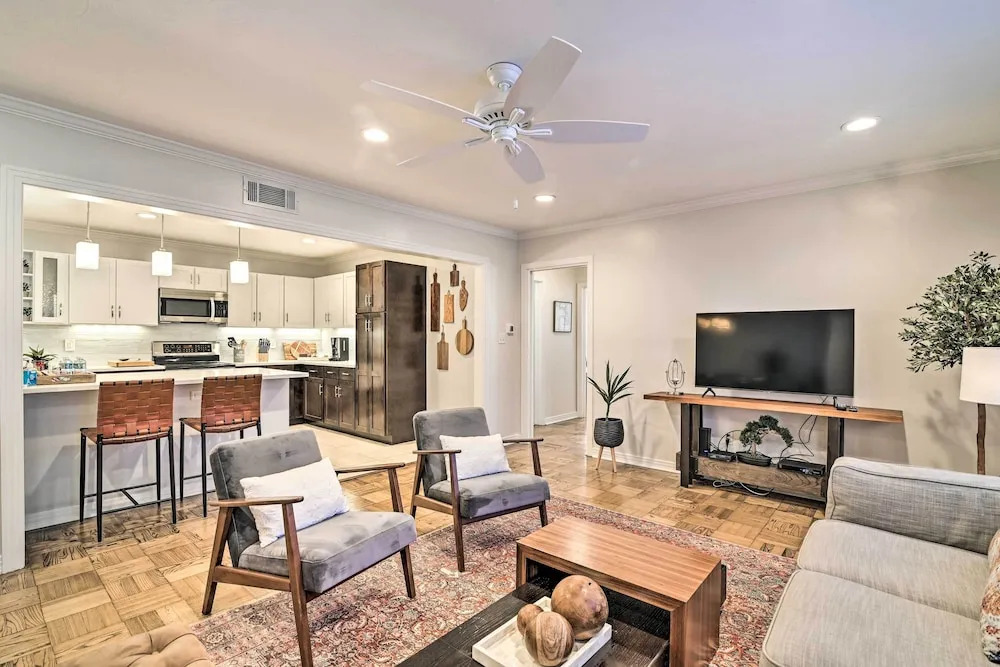Mid-century Modern Escape in Central Lakeland!