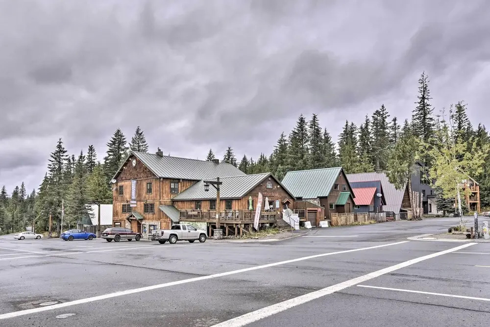 Inviting Mt Hood Cabin w/ Porch: 1 Mi to Skibowl!
