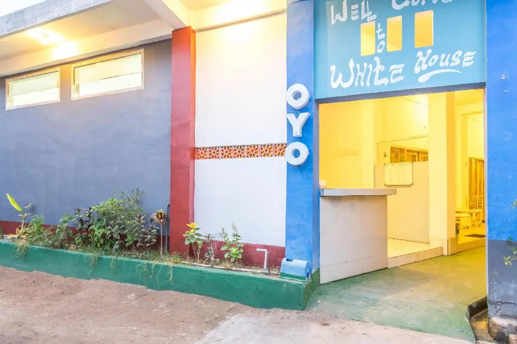 OYO 1324 White House