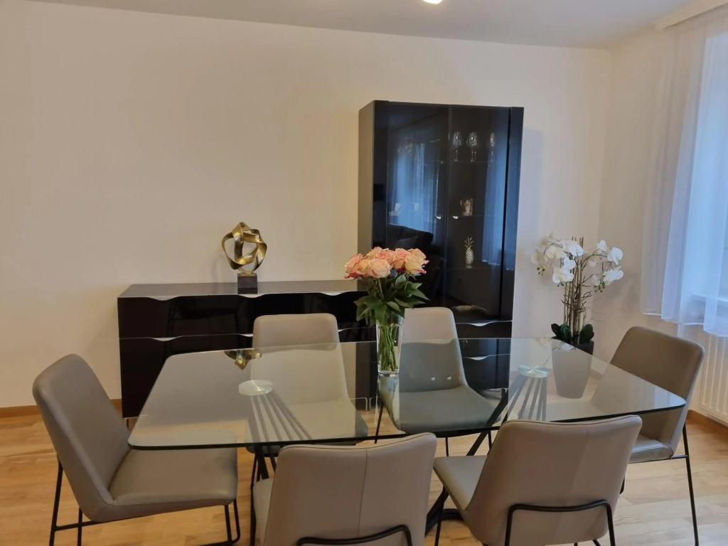 Cozy Private Rooms in 2BR City Retreat, Prime Central Location