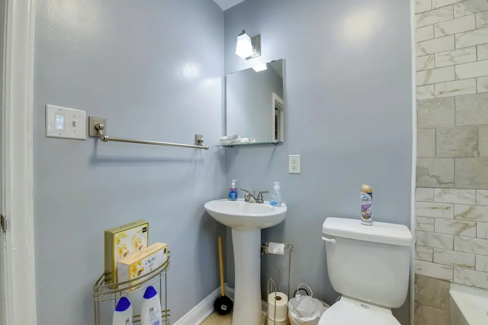 Renovated Charlotte Bungalow - 3 Mi to Downtown!