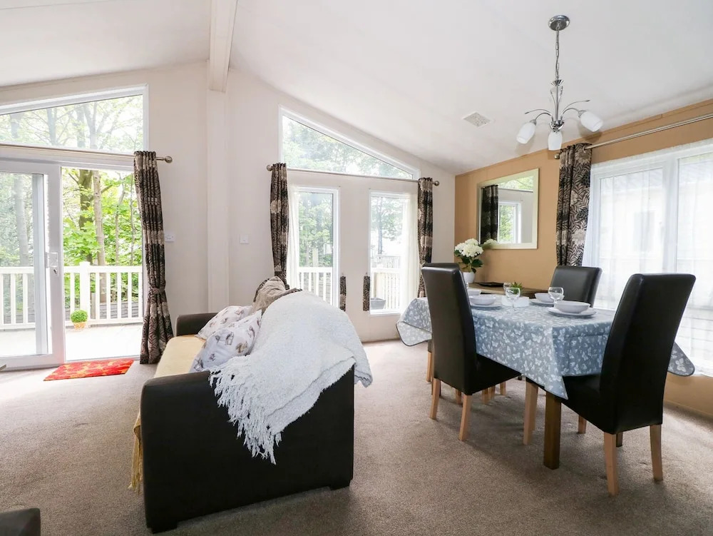 Squirrel Lodge Hazel 6