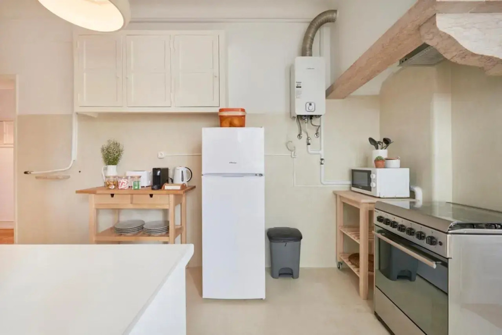 Light-Filled & Renovated Apartment, By TimeCooler