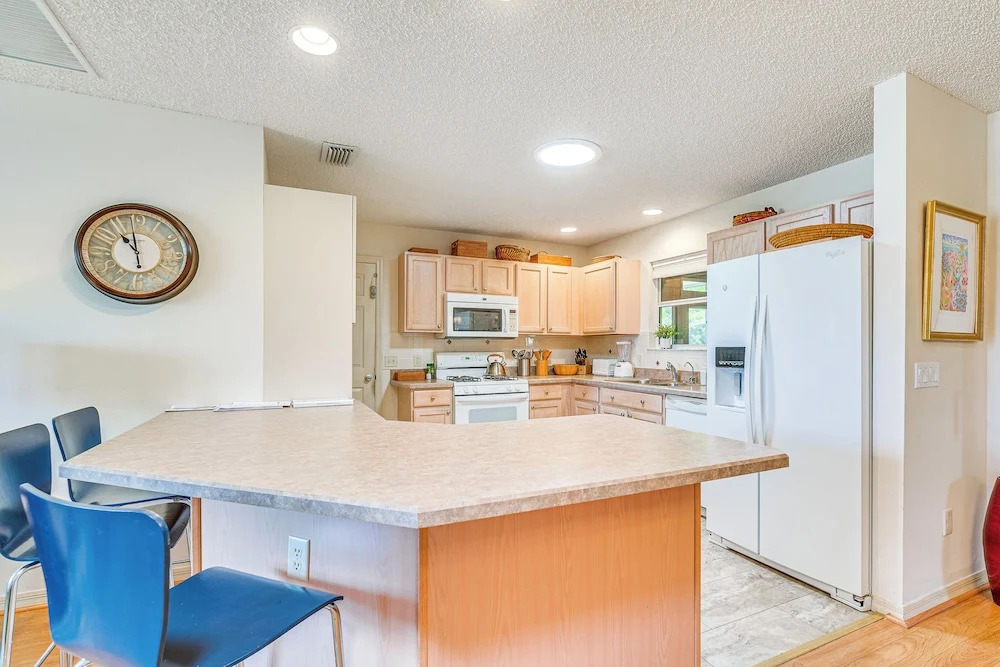 Home in The Villages w/ Lanai & Private Hot Tub