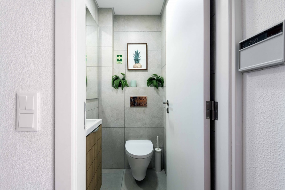 Sesimbra Stylish Villa by Homing