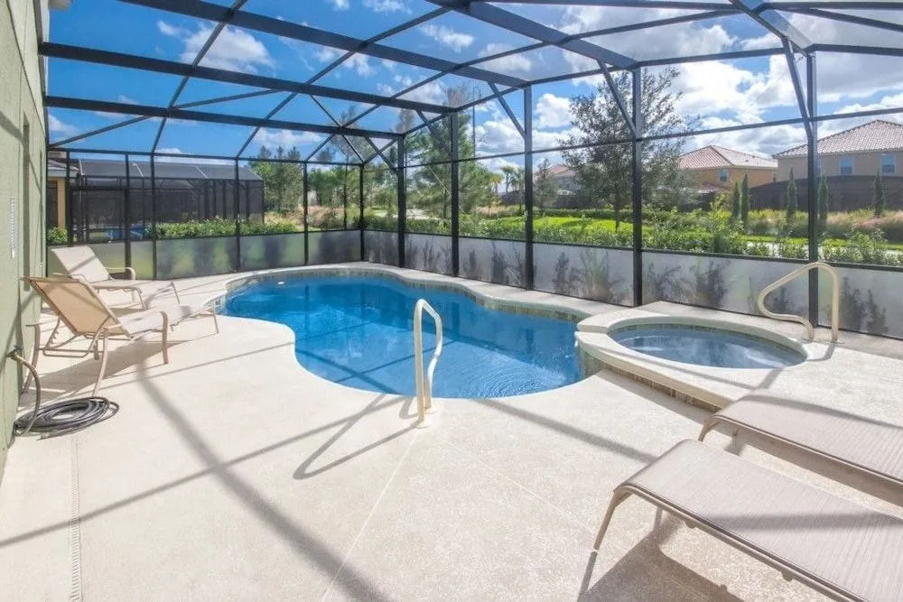 Oakview 4213 6 Br villa by RedAwning