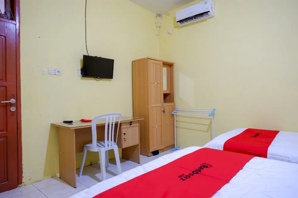 RedDoorz near Universitas Alkhairaat Palu